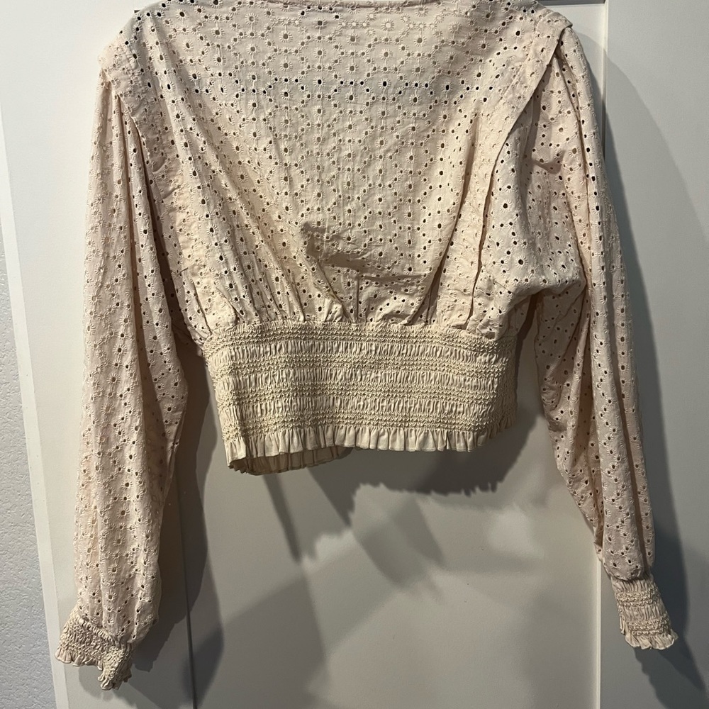 Light yellow crop top long sleeve